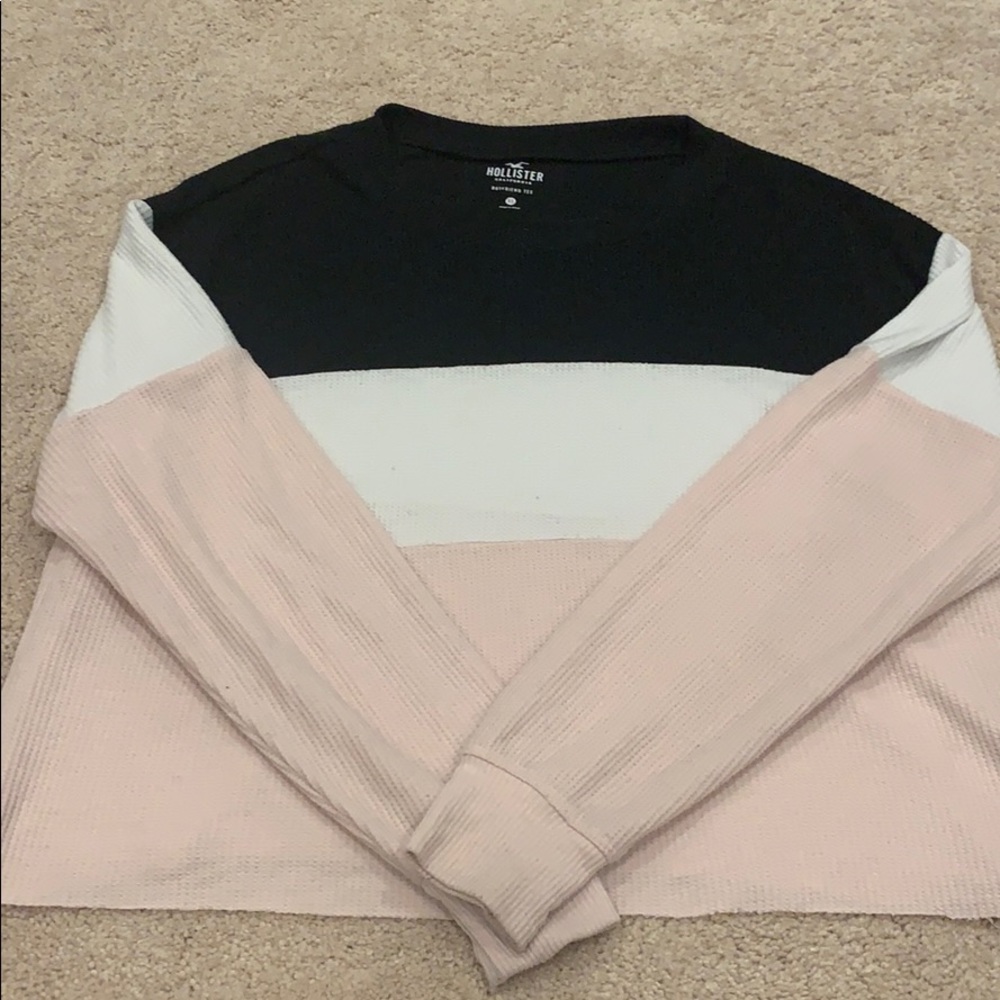 Hollister long sleeve crop top.